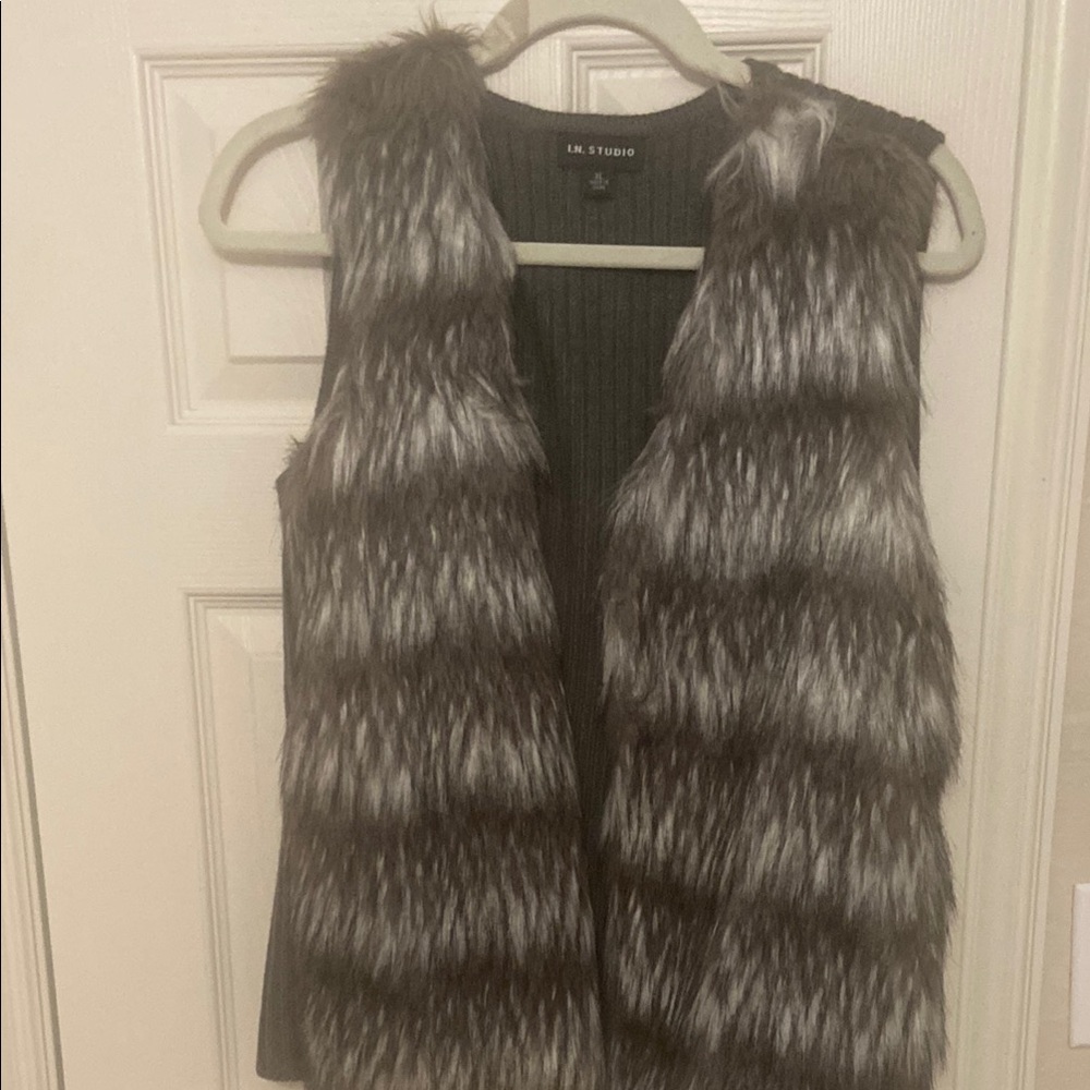 I.N. Studio Gray Knit Sweater Vest